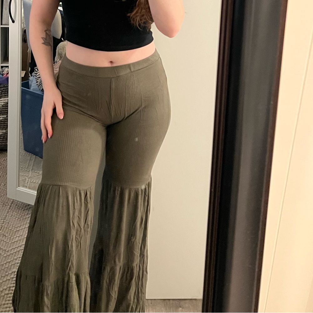 SOLD ‼️High-Waist Olive Green Ribbed Bell-Bottom Pants